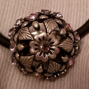 ELASTIC HAIR TIE WITH INTRICATE PEWTER DESIGN